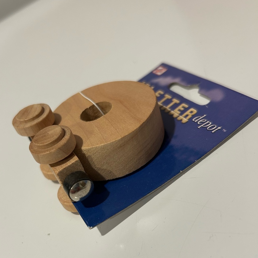 Westrim Crafts Wood Letter O Magnetic Train - Picture 4 of 6